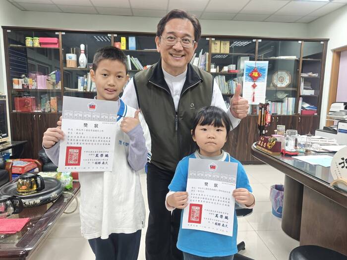 校長與其合影圖片